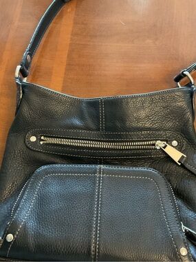 Classic Black Leather Shoulder Bag - Sleek Everyday Style